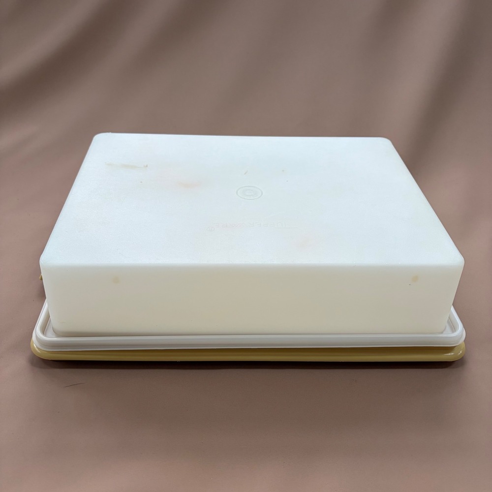 Vintage Tupperware Harvest Gold Rectangular Cake Taker Carrier 622-3 Sheer Lid